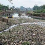Sampah di Sungai Citarum (Sumber Foto: theconversation.com)